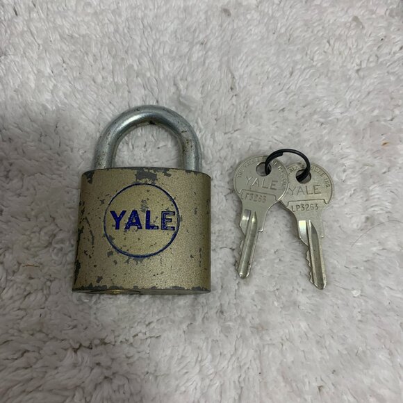 Vintage Yale Padlock Two Original Keys - Picture 1 of 6
